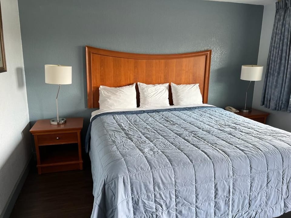 1 bedroom, desk, free WiFi, bed sheets