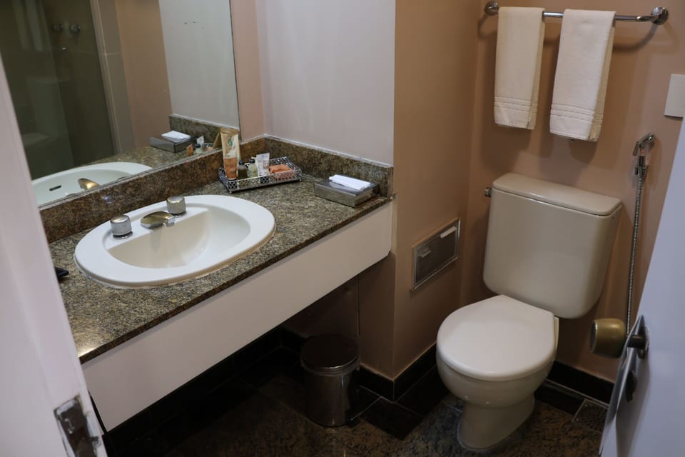 Executive Room, 1 Double Bed | Bathroom | Combined shower/tub, free toiletries, hair dryer, bidet