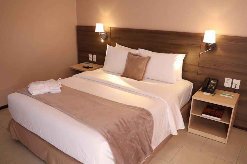 Executive Room, 1 Double Bed | Minibar, in-room safe, blackout drapes, soundproofing