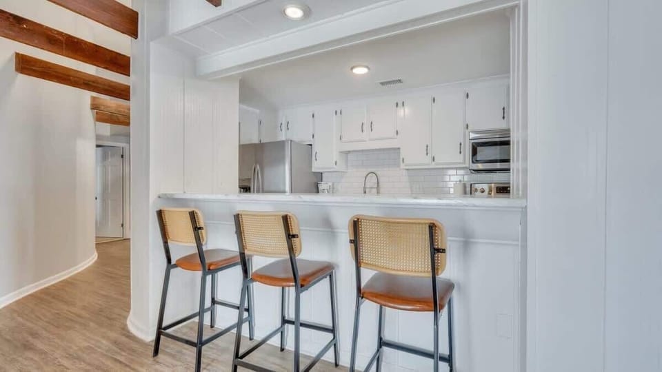 A view of the breakfast bar!