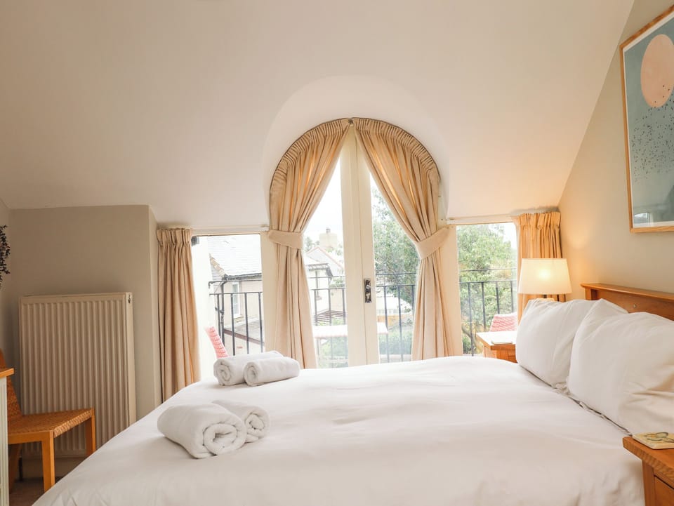 3 bedrooms, individually decorated, individually furnished, free WiFi