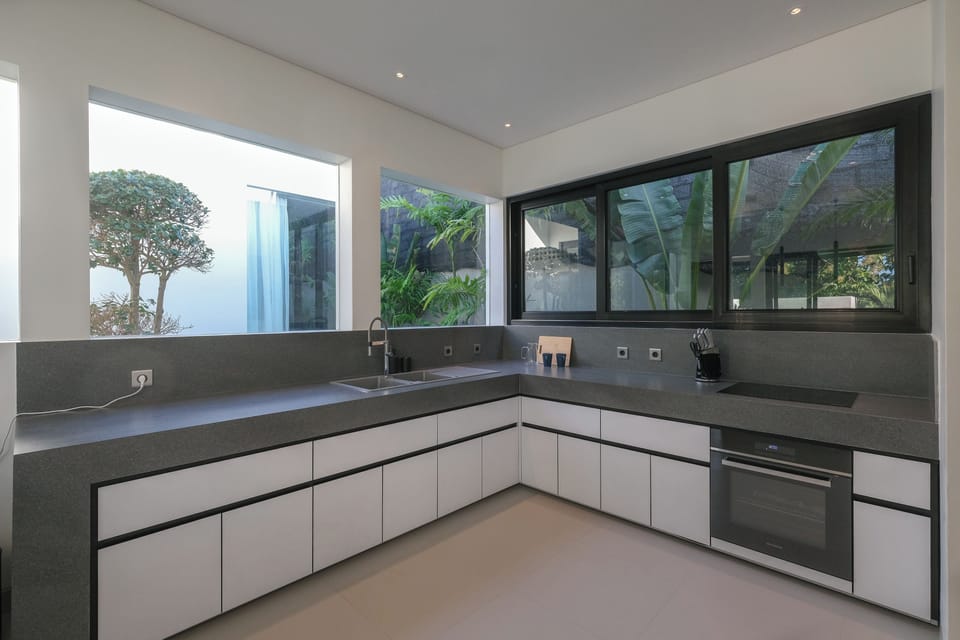 Villa, 4 Bedrooms | Private kitchen | Fridge, microwave, oven, stovetop