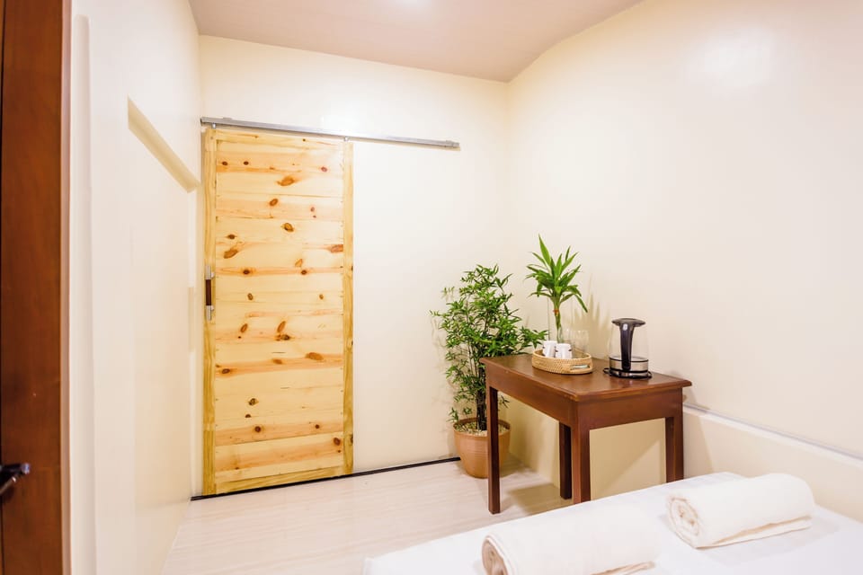 Standard Room | Desk, free WiFi, bed sheets