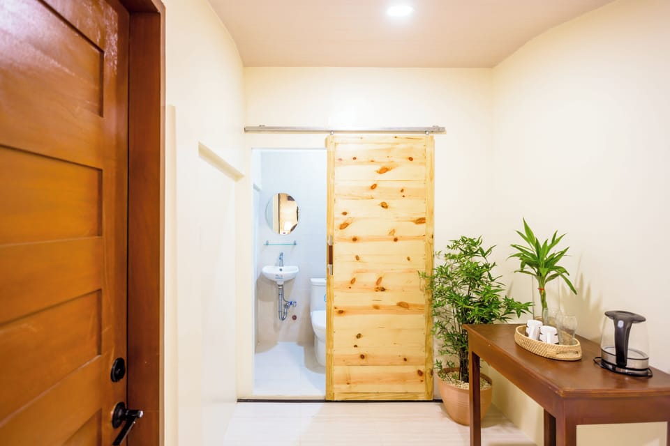 Standard Room | Desk, free WiFi, bed sheets