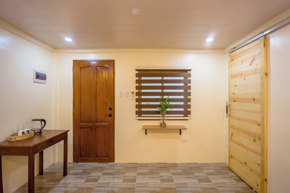 Deluxe Room, 1 Bedroom | Desk, free WiFi, bed sheets