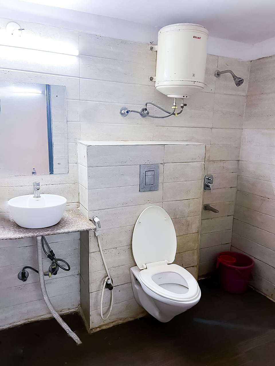 Deluxe Double Room | Bathroom | Slippers