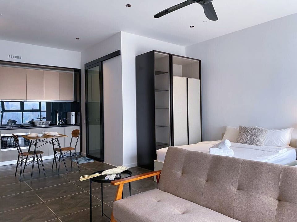 City Apartment | 1 bedroom, iron/ironing board, free WiFi