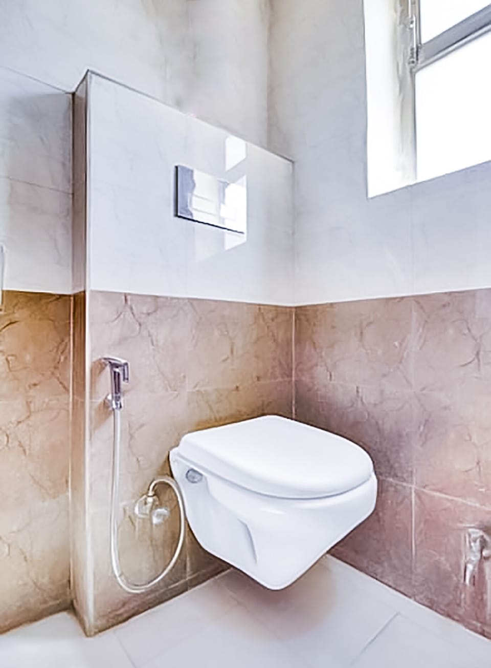 Deluxe Double Room | Bathroom | Slippers