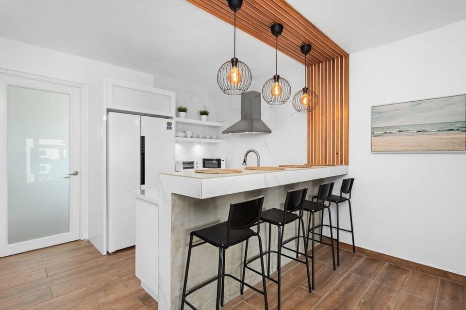 Modern and fully equipped kitchen