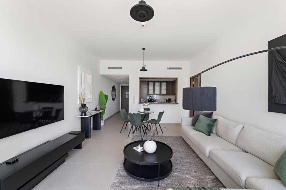Deluxe Apartment, City View | Living area | 55-inch LED TV with cable channels