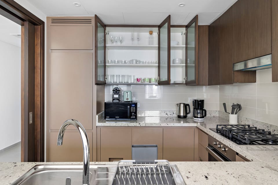 Deluxe Apartment, City View | Private kitchen | Coffee/tea maker, fridge, microwave, oven