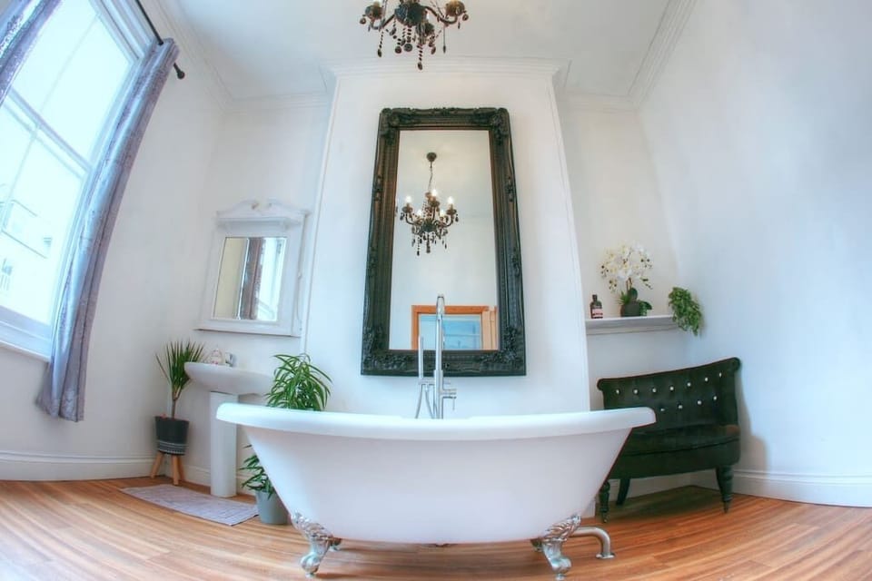 Imperial suite private en suite bathroom