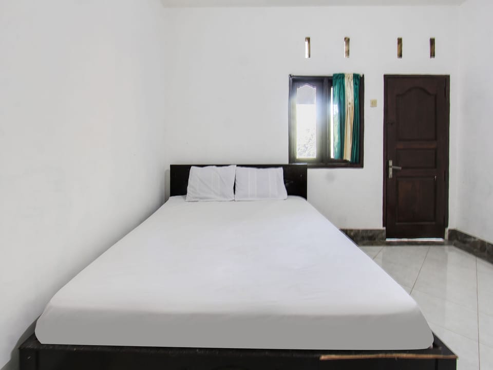 Double Room | WiFi (free), bed sheets
