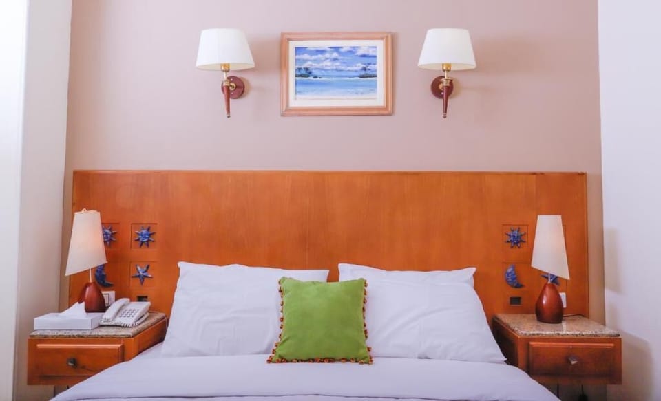 10 bedrooms, in-room safe