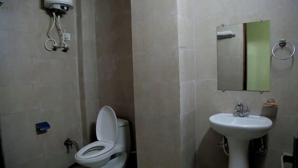 Deluxe Room | Bathroom