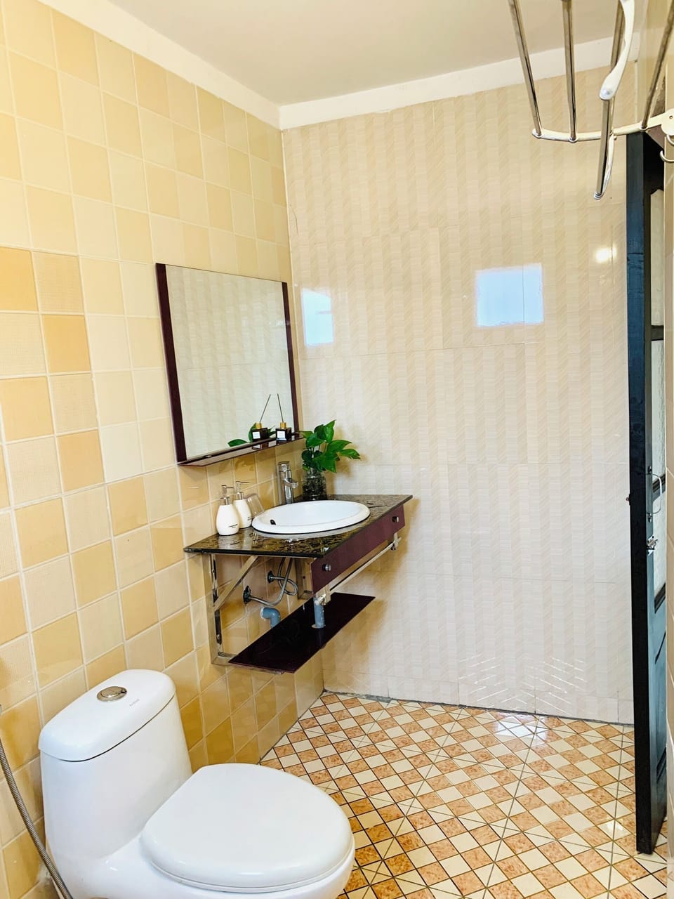 Rainfall showerhead, free toiletries, hair dryer, bathrobes