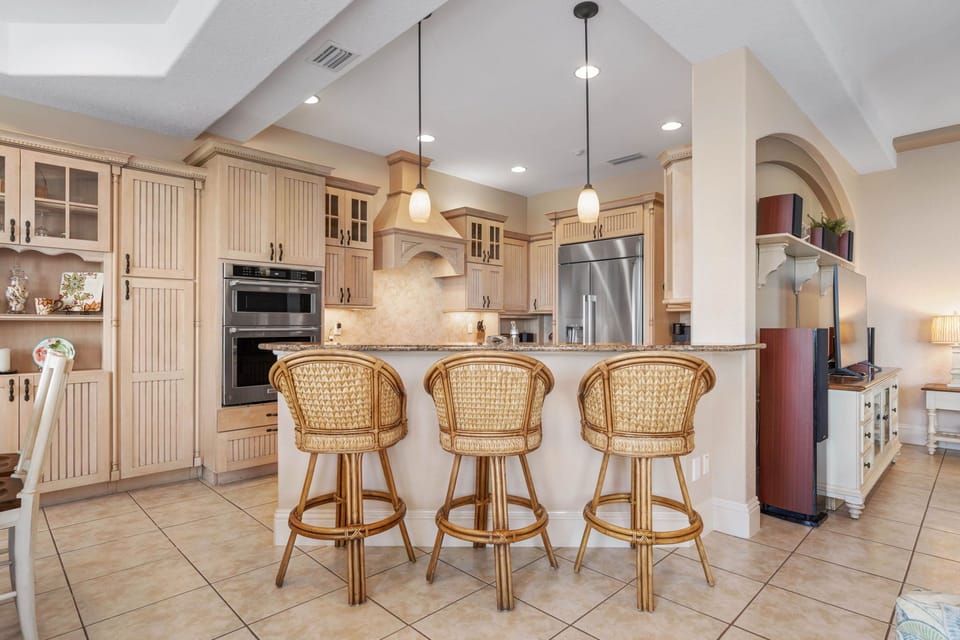 Kitchen with additional 
Counter Seating