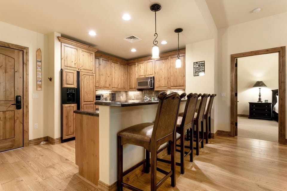 Condo, 3 Bedrooms | Private kitchen | Fridge, oven, coffee/tea maker, toaster