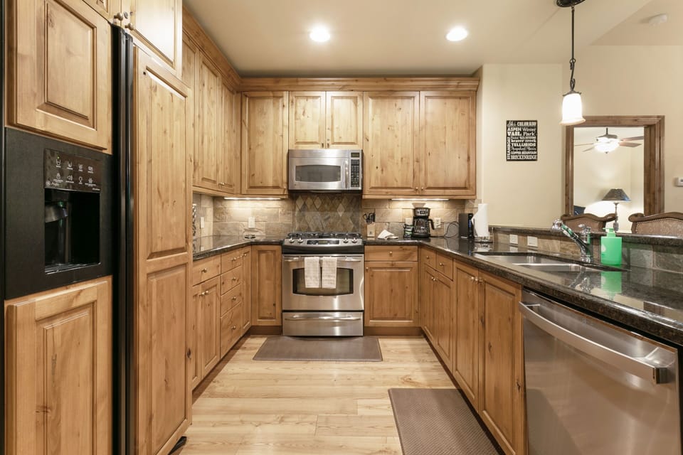 Condo, 3 Bedrooms | Private kitchen | Fridge, oven, coffee/tea maker, toaster