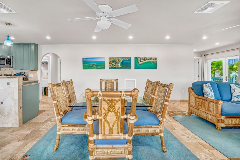 Dining Area (2)