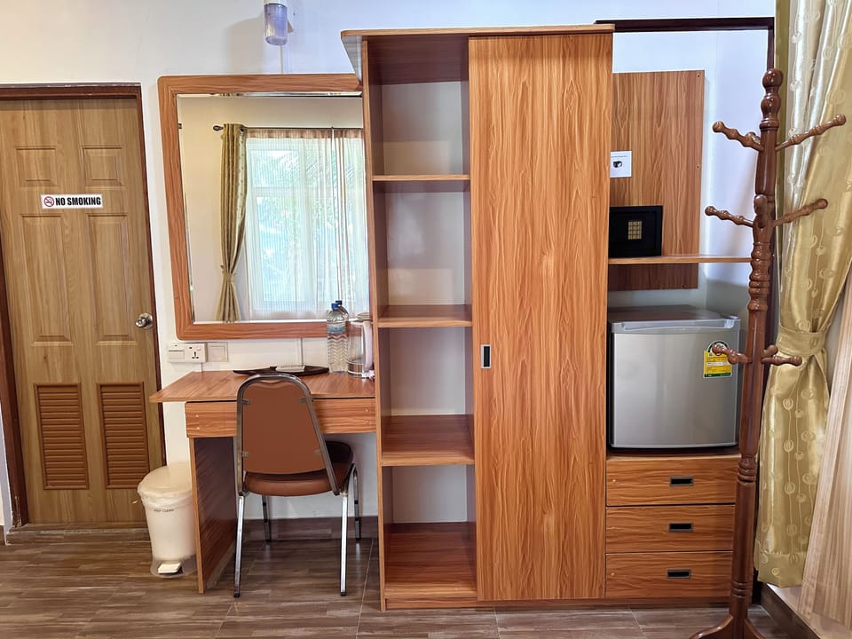 Standard Triple Room | Living area