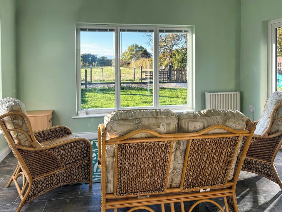 Sun room | Stable Cottage - Orchard Farm, Barnby, near Beccles