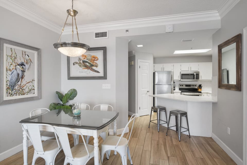 Kitchen seating area