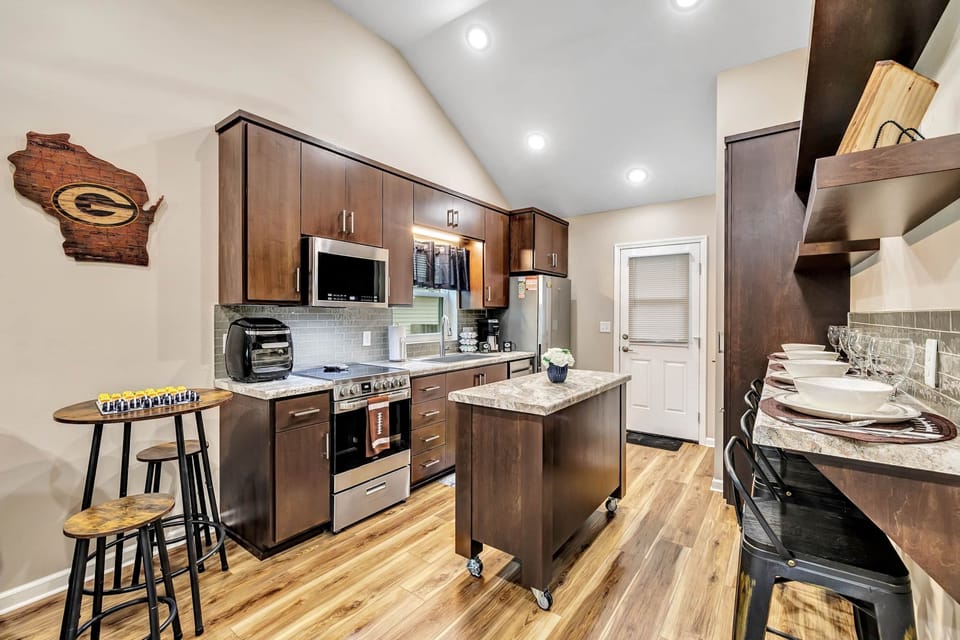 Kitchen with Pub table for two