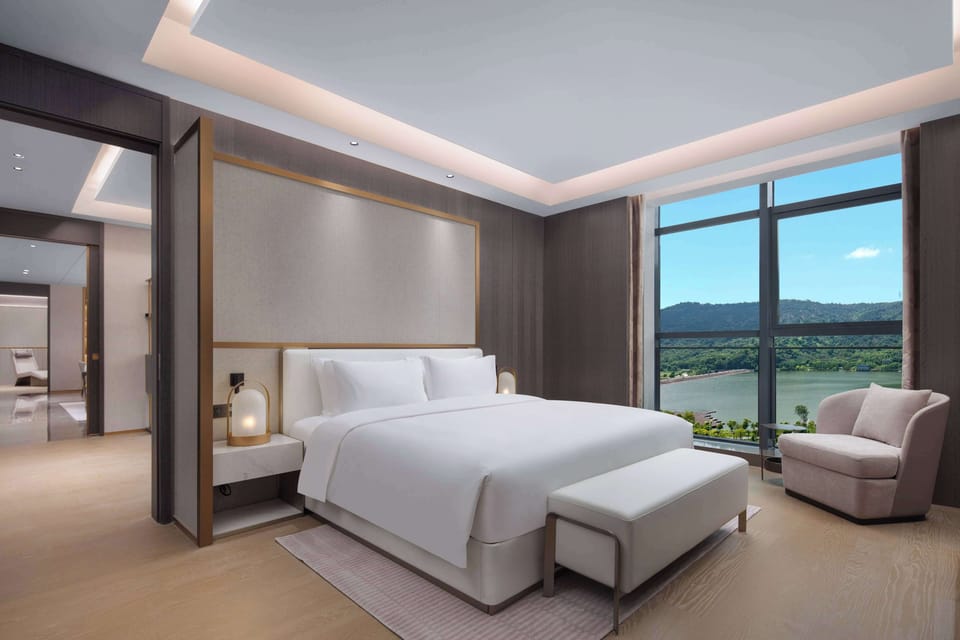 Suite (Chairman)