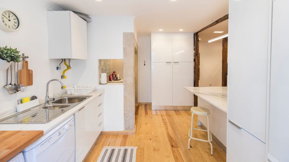 The fully equipped kitchen comes with all the appliances you could require during your stay #appliances #airbnb #airbnblisbon #portugal #pt #lisbon #functional #clean #home