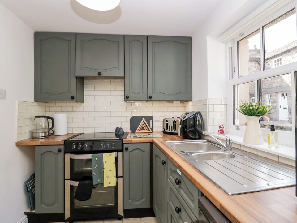 Fridge, dishwasher, electric kettle, toaster