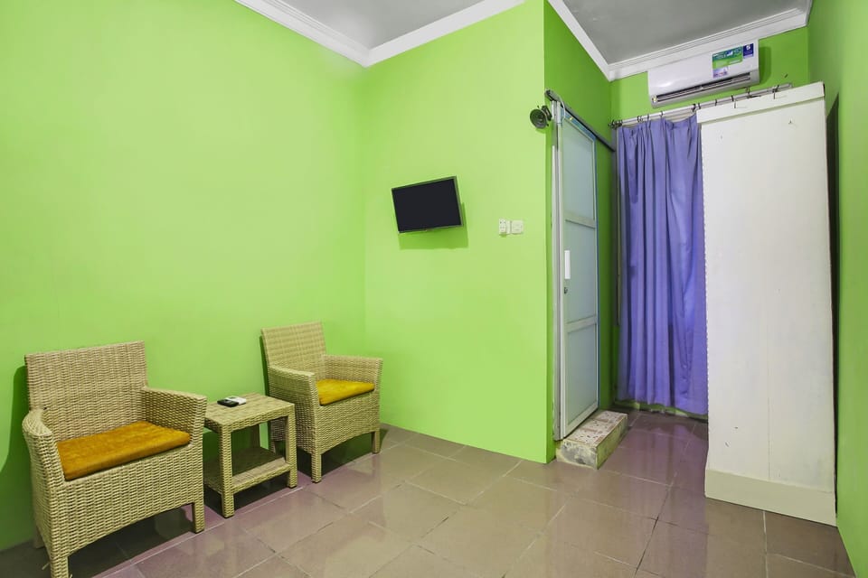 Standard Double Room | Desk, laptop workspace, bed sheets