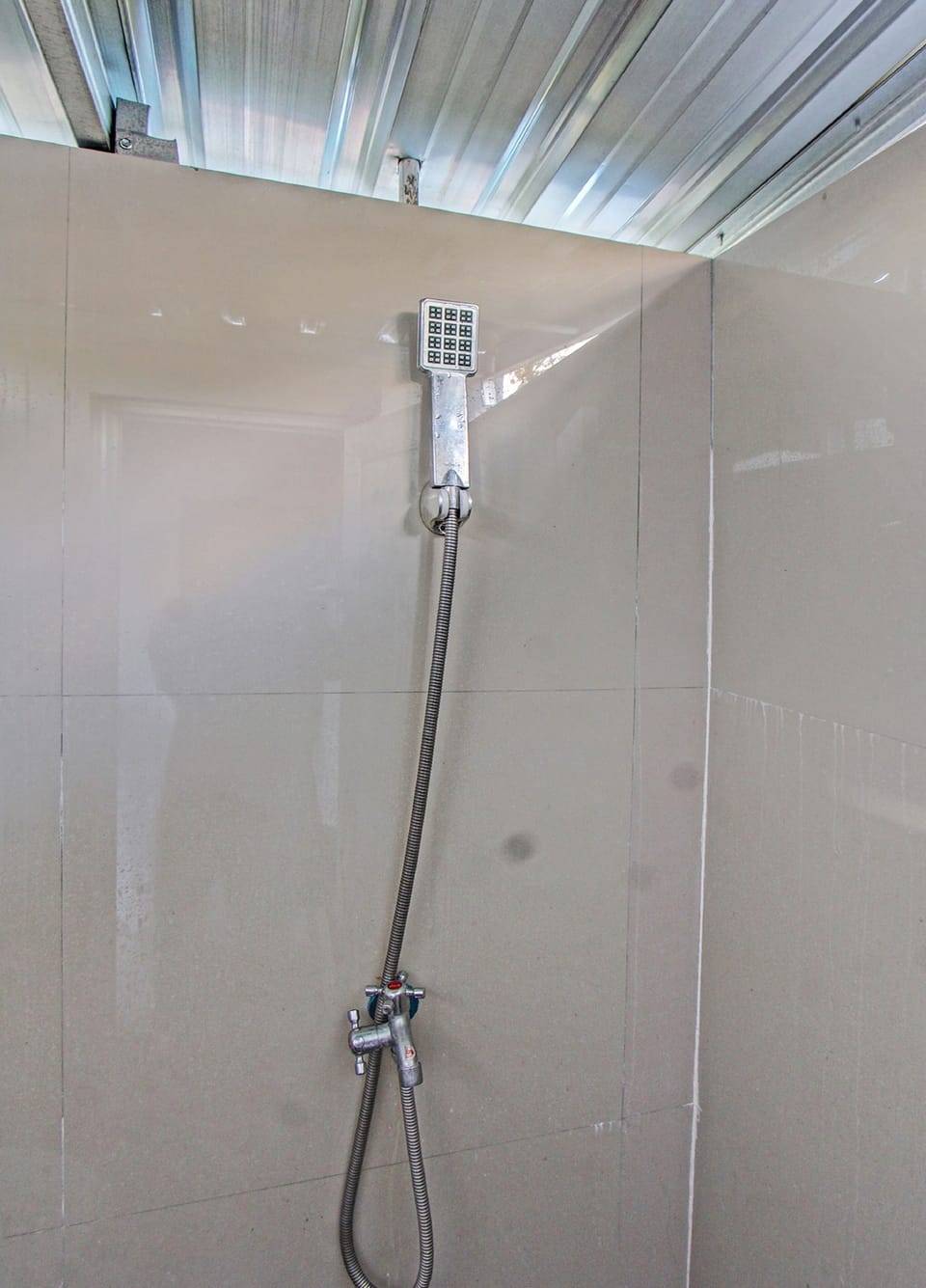 Standard Double Room | Bathroom | Shower, towels