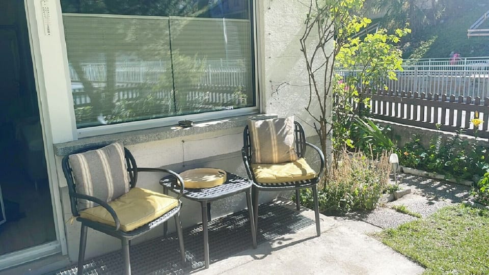 Outside terrace with two chairs and a small table to enjoy the sun of Zermatt.