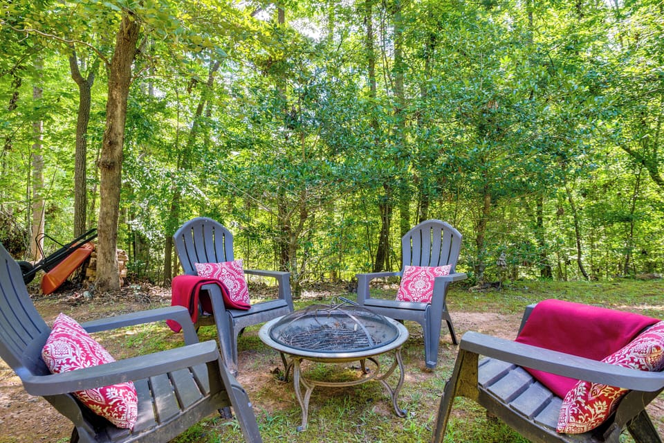 Backyard | Private Fire Pit | Dog Friendly w/ Fee