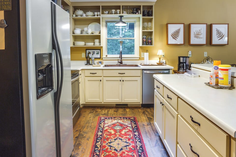 Kitchen | Cooking Basics | Coffee Maker | Paper Towels/Trash Bags Provided