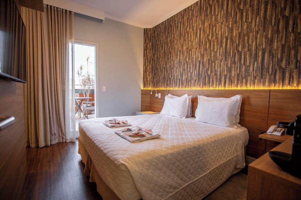 Bella Vista | In-room safe, laptop workspace, free WiFi, bed sheets