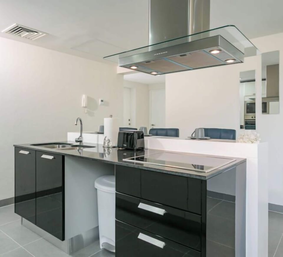 Traditional Apartment, 2 Bedrooms | Private kitchen | Full-size fridge, oven, dishwasher, coffee/tea maker