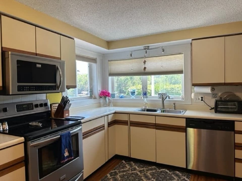 Fully Equipped Kitchen--