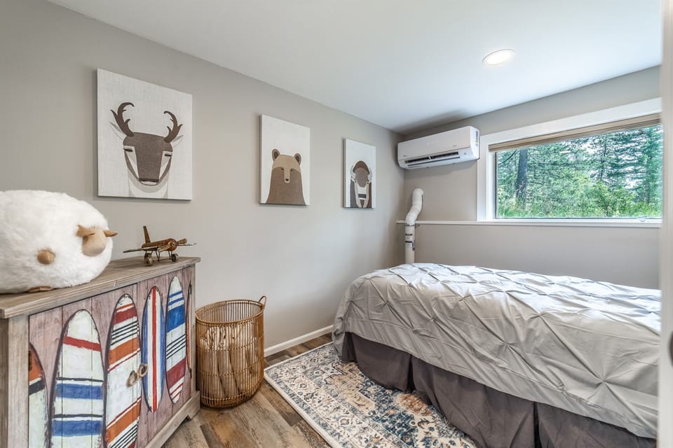 Lower level twin room