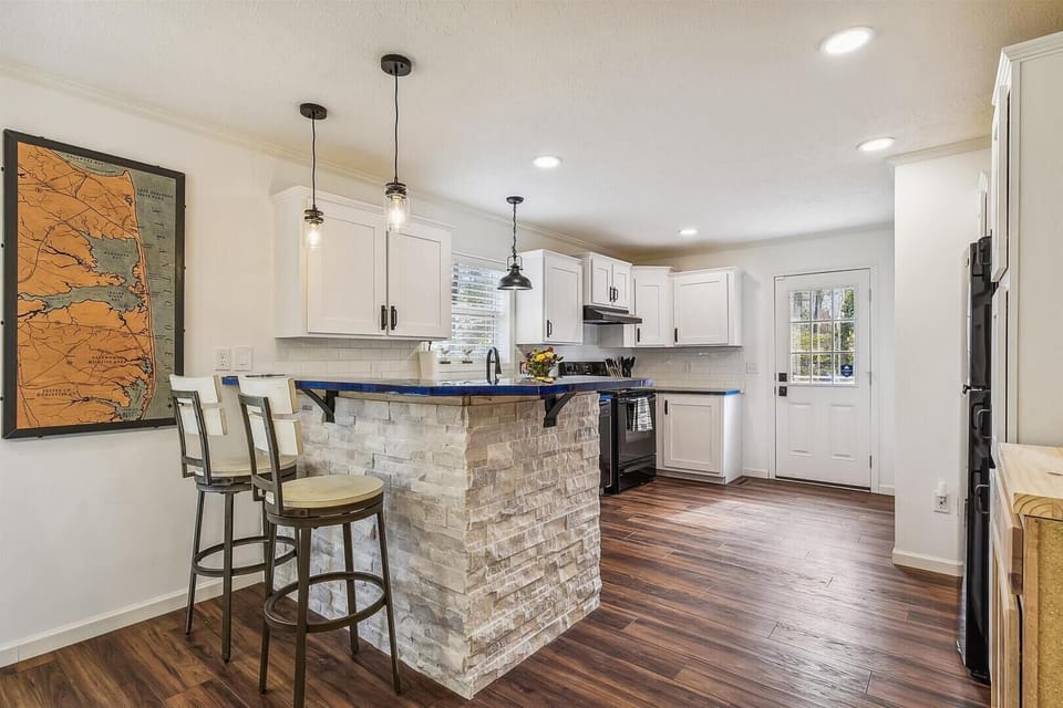 Kitchen with counter seating for 2