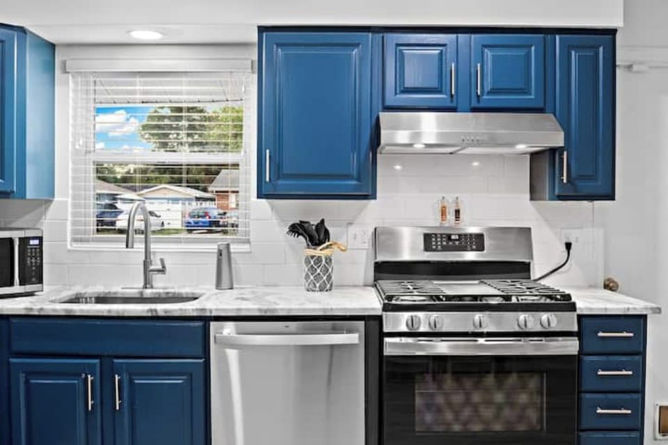 Brand new kitchen with oven, gas grill, dishwasher, fridge/freezer, microwave  