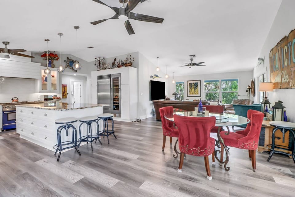 Inside you'll find vaulted ceilings, ceiling fans, upgraded finishes and features throughout the comfortable, open concept living space.