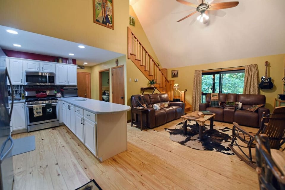 Pet Friendly,Blairsville GA Cabin Rental with Outdoor Living Area with Hot Tub