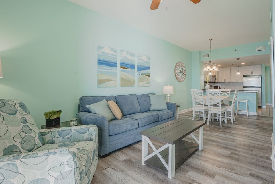 Spacious living room/dining room combination