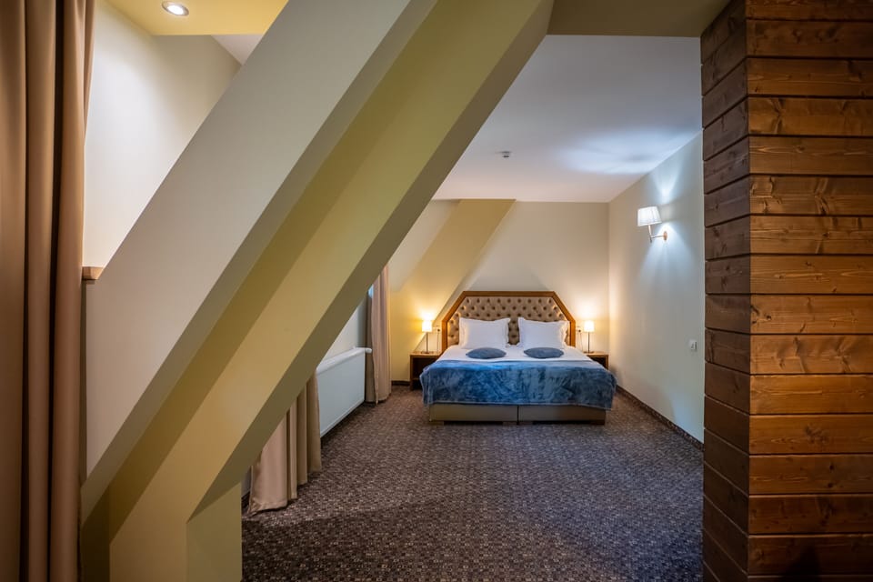 Family Studio Suite | Individually decorated, individually furnished, desk, laptop workspace