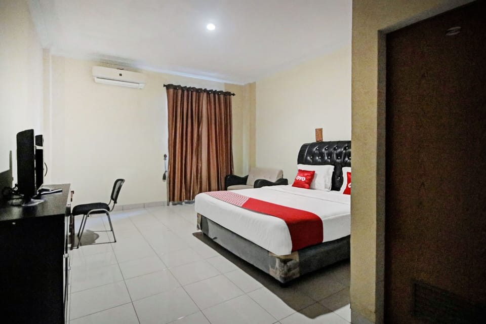 Deluxe Double Room | Desk, laptop workspace, WiFi (free), bed sheets