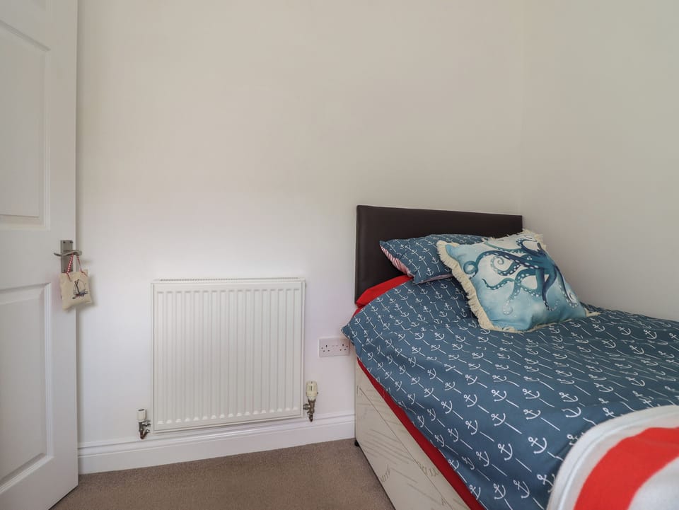 2 bedrooms, individually decorated, individually furnished