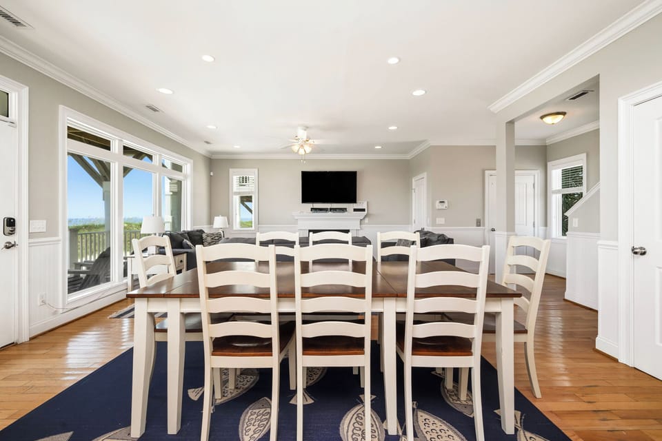 Dining Area - 1st Floor South