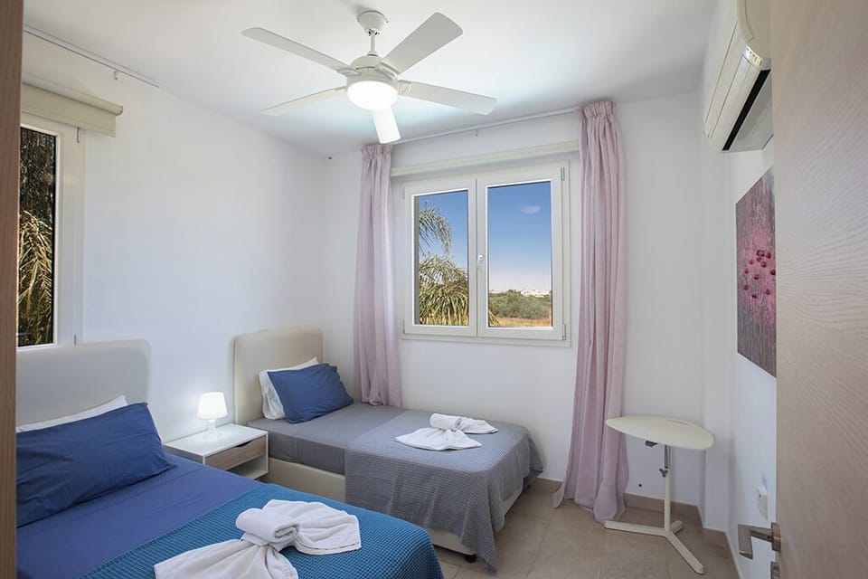 Bedroom 3 with two single beds